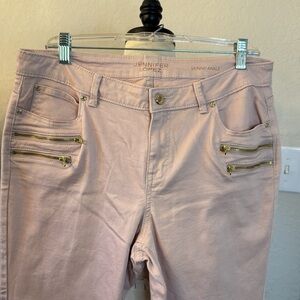 Jennifer Lopez skinny angle, pants, zipper pockets pale dusty rose color size 12